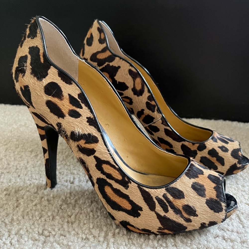 Nine West Leopard Peep Toe Pumps. Size 9.5
